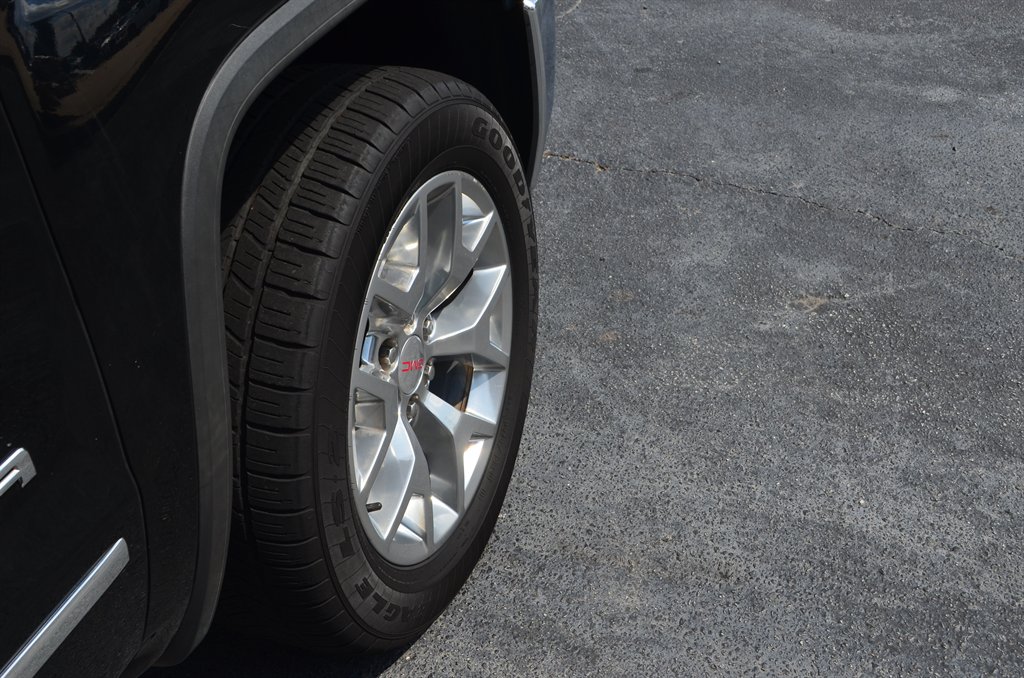 2018 GMC Sierra - $27,555