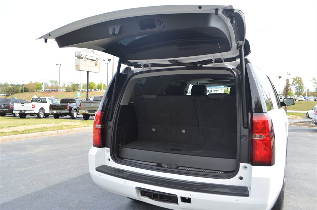 2018 Chevrolet Suburban - $26,999
