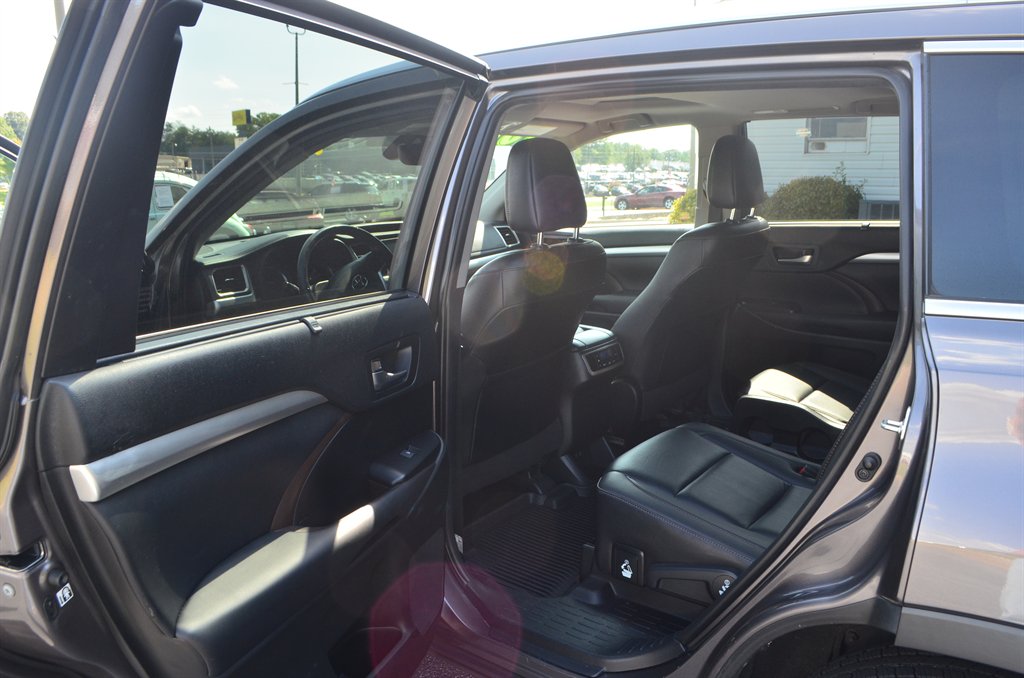 2019 Toyota Highlander - $16,950