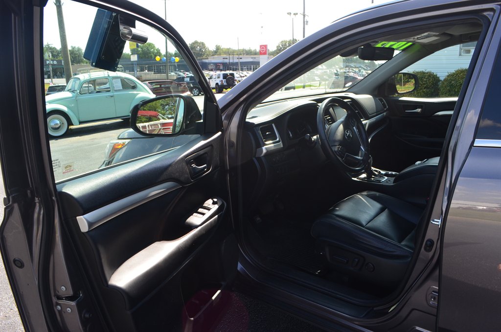 2019 Toyota Highlander - $16,950