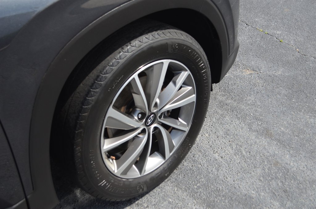 2020 Hyundai Santa Fe - $17,999