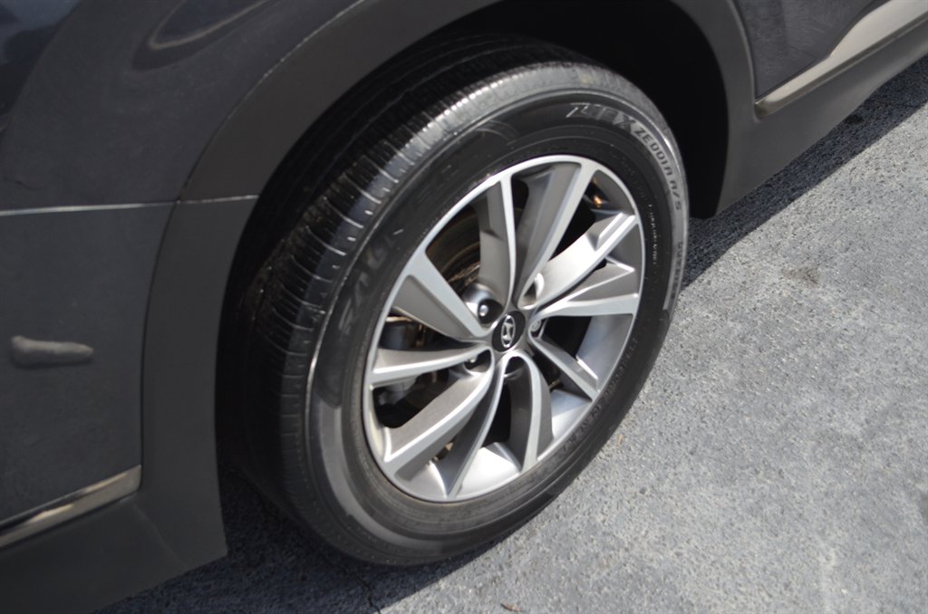 2020 Hyundai Santa Fe - $17,999
