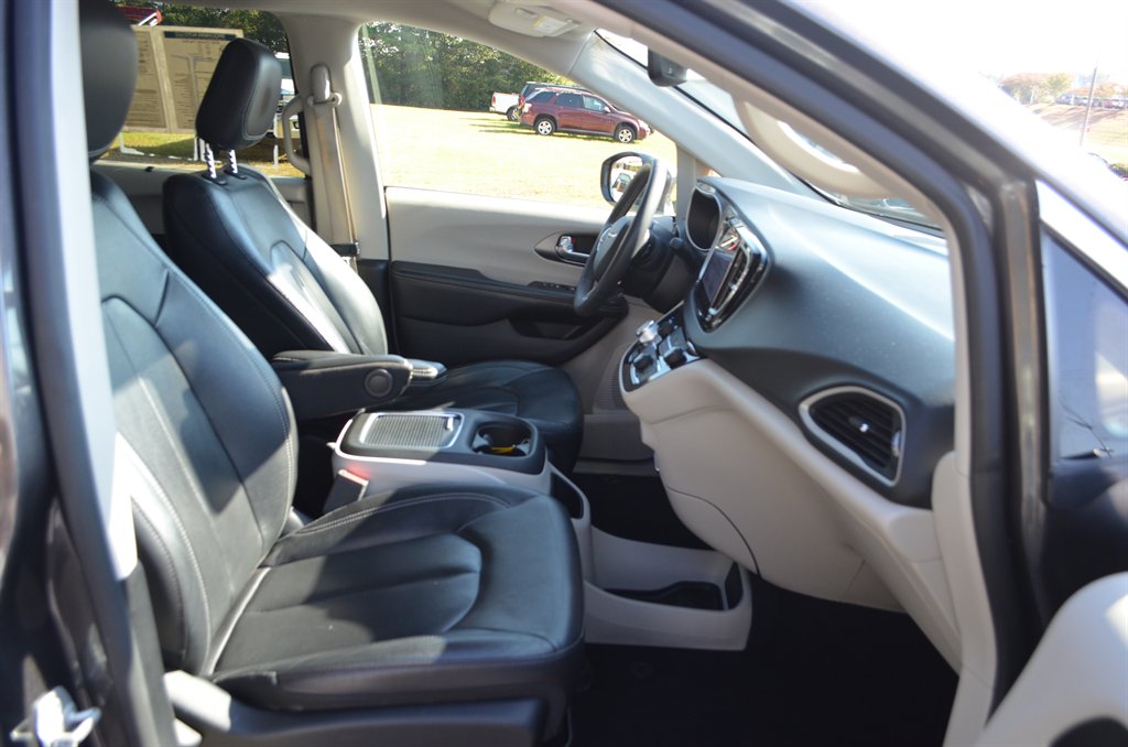 2022 Chrysler Pacifica - $19,950