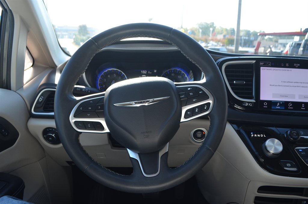 2022 Chrysler Pacifica - $19,950