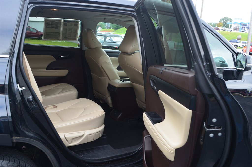 2022 Toyota Highlander - $27,950