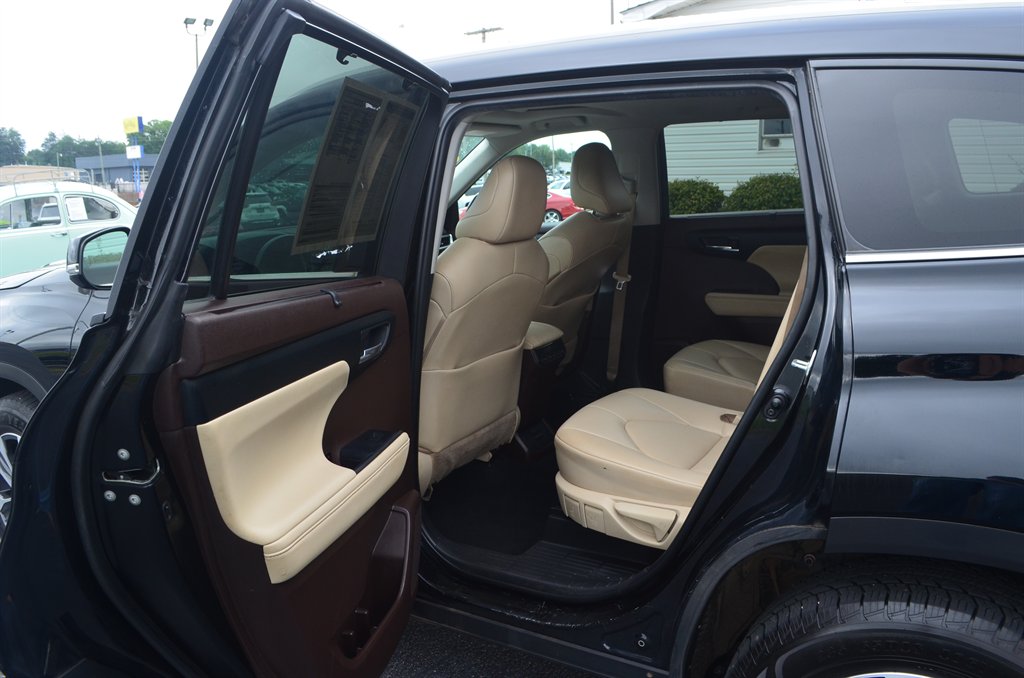 2022 Toyota Highlander - $27,950