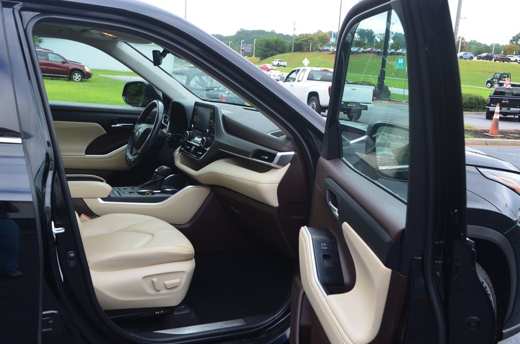 2022 Toyota Highlander - $27,950