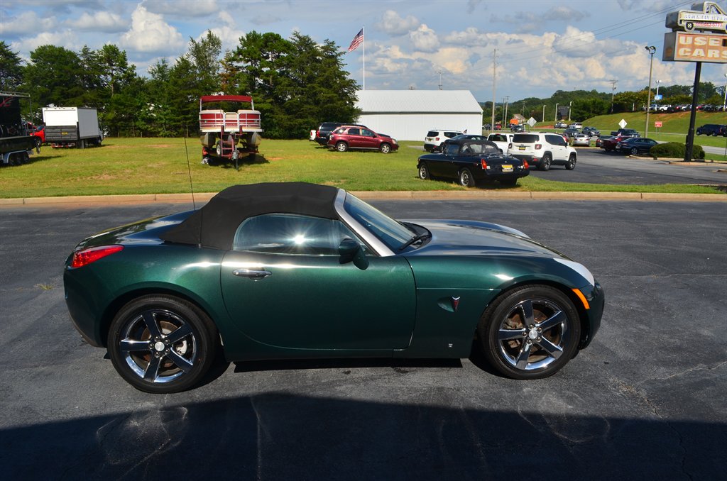 2007 Pontiac Solstice - $9,777