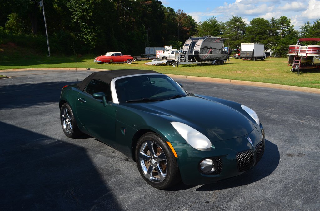 2007 Pontiac Solstice - $9,777