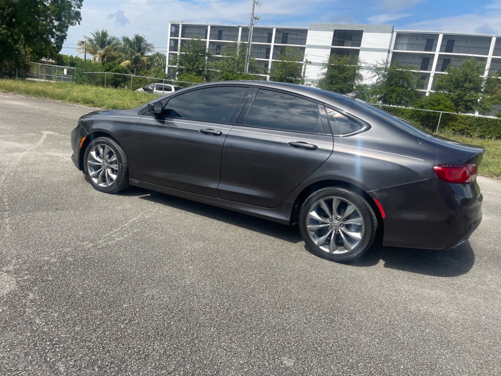 2016 Chrysler 200 S photo