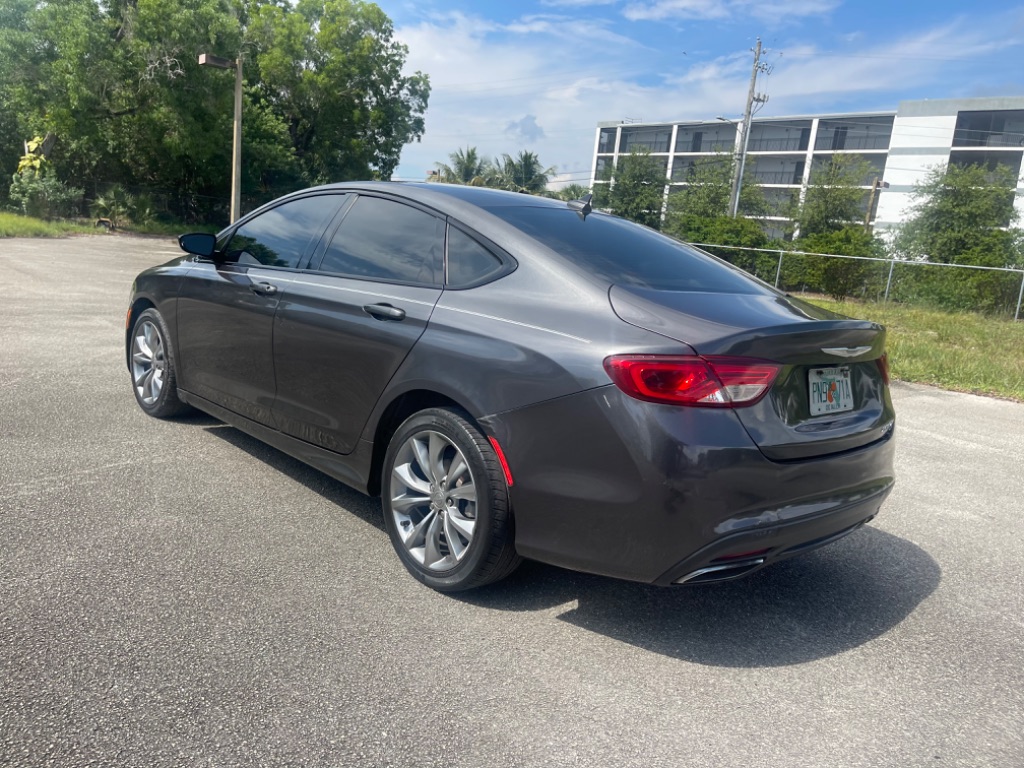 2016 Chrysler 200 S photo
