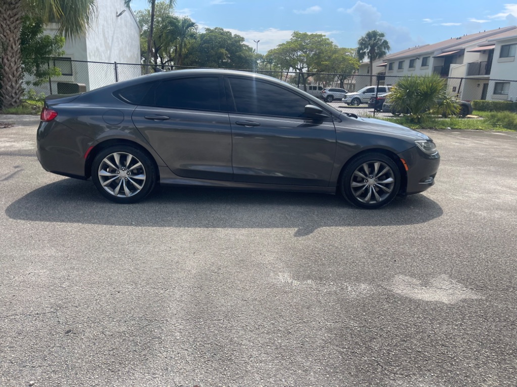 2016 Chrysler 200 S photo
