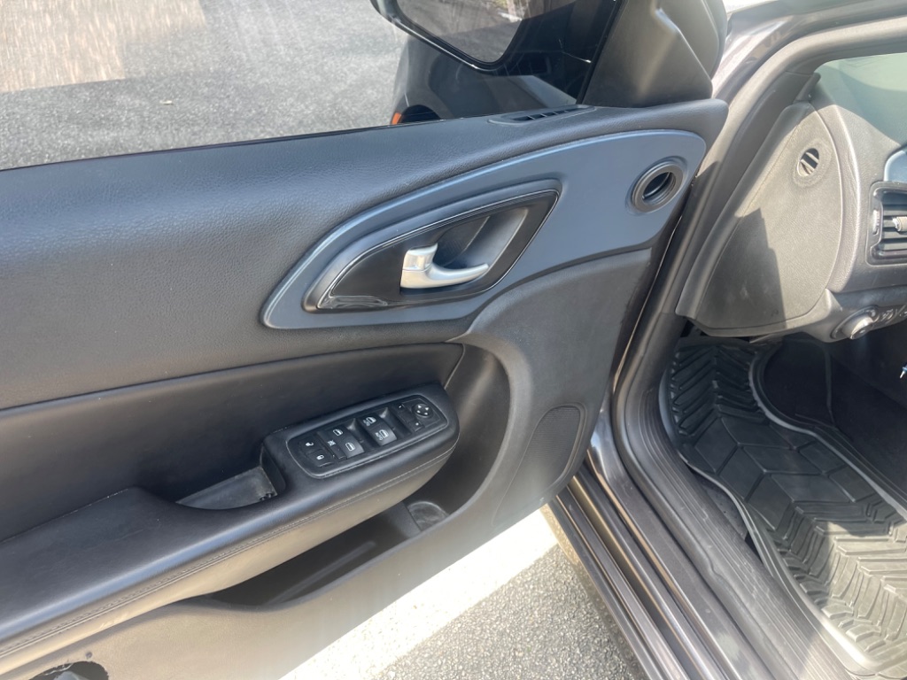 2016 Chrysler 200 S photo