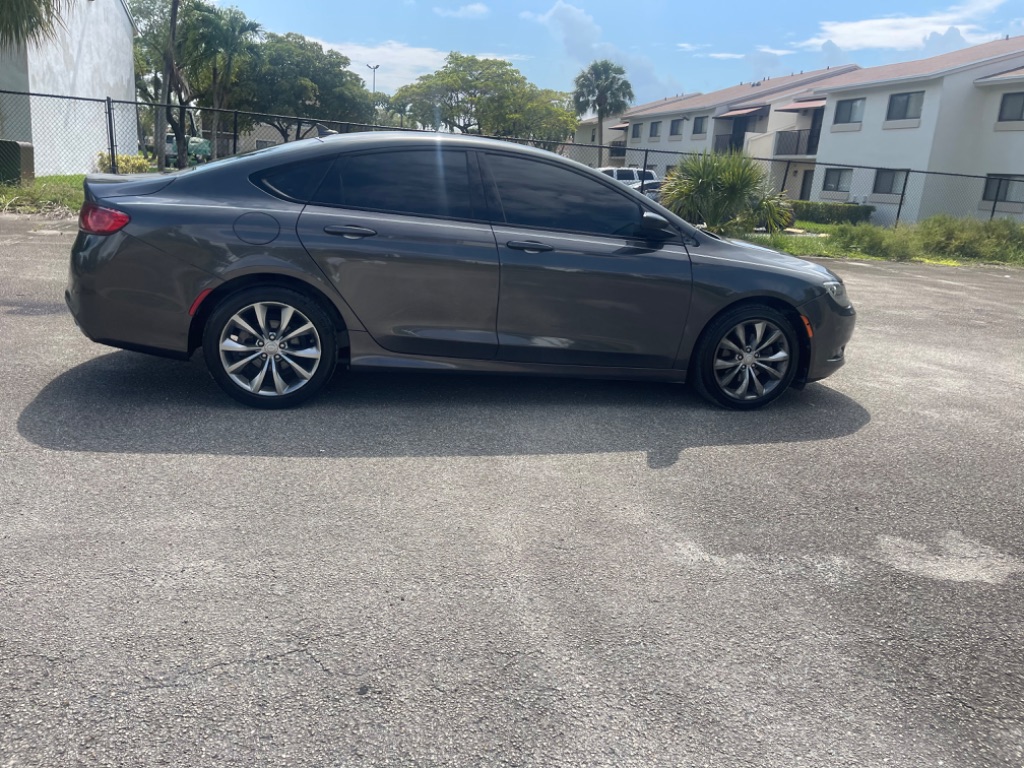 2016 Chrysler 200 S photo