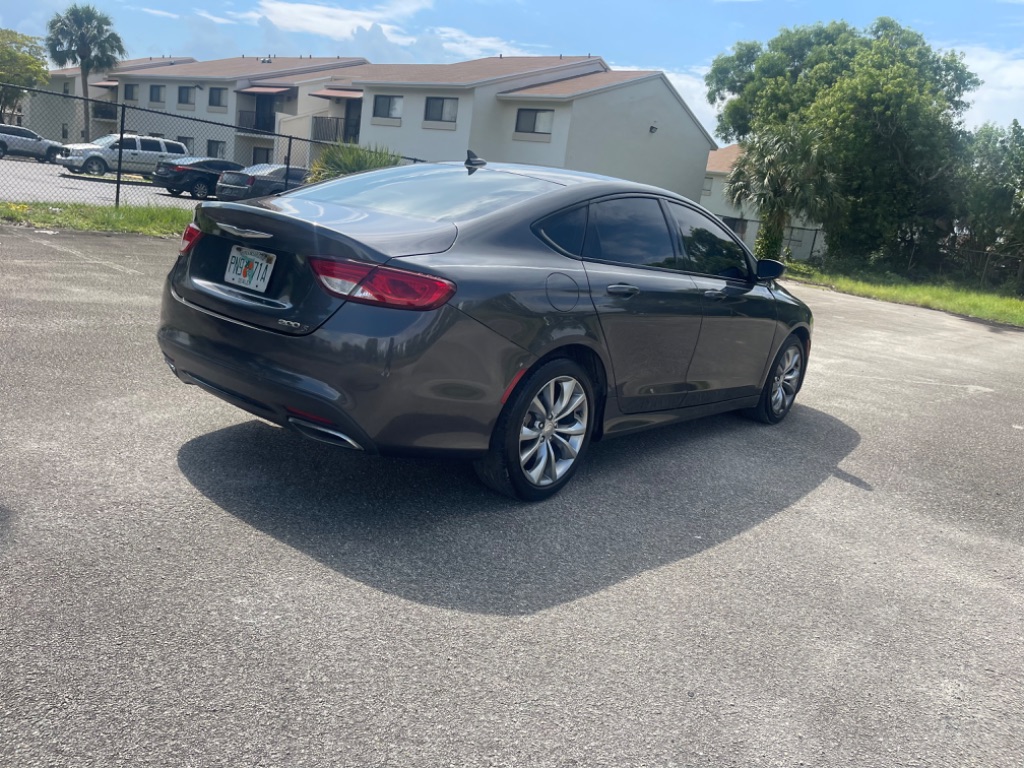 2016 Chrysler 200 S photo
