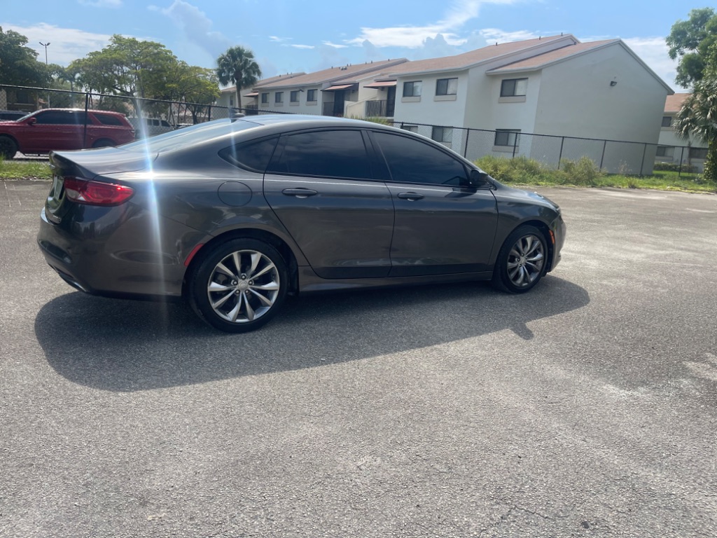 2016 Chrysler 200 S photo