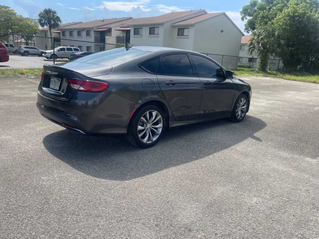 2016 Chrysler 200 S photo