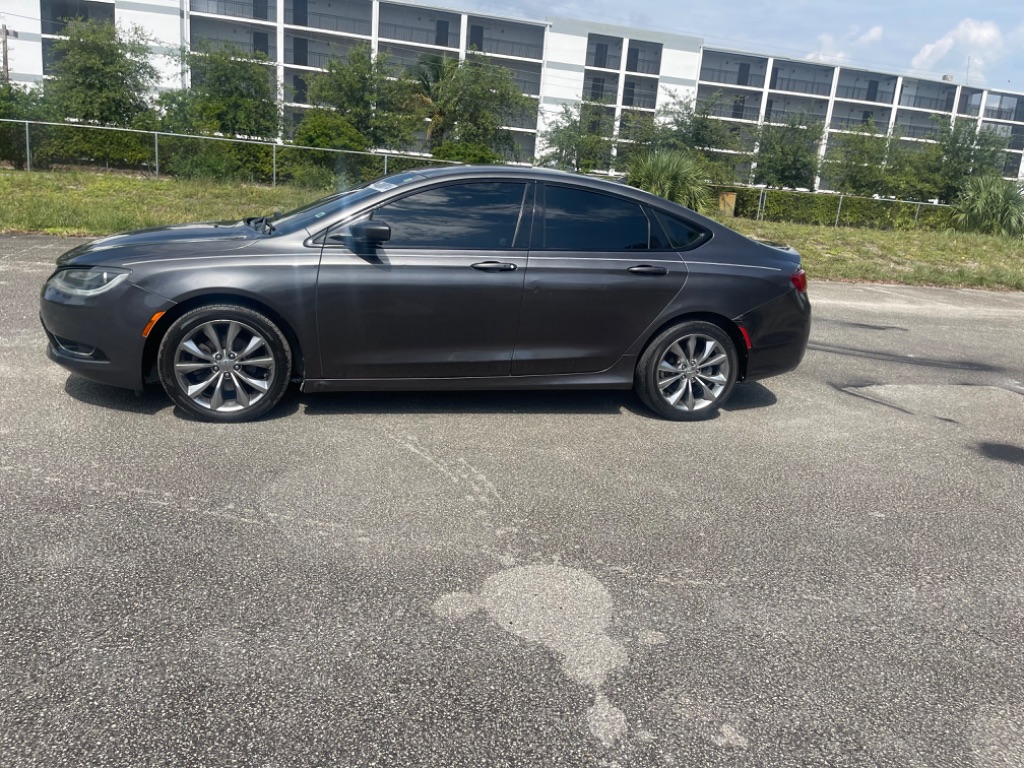 2016 Chrysler 200 S photo