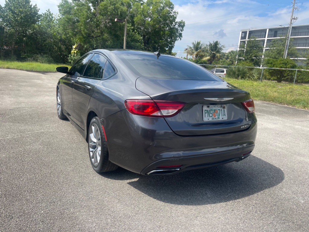 2016 Chrysler 200 S photo