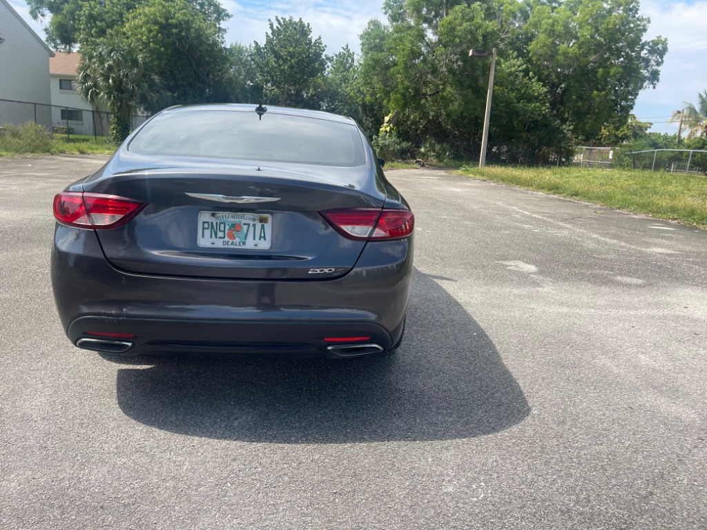 2016 Chrysler 200 S photo