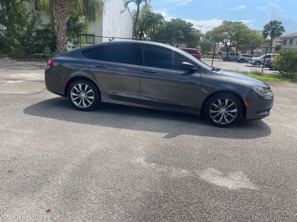 2016 Chrysler 200 S photo