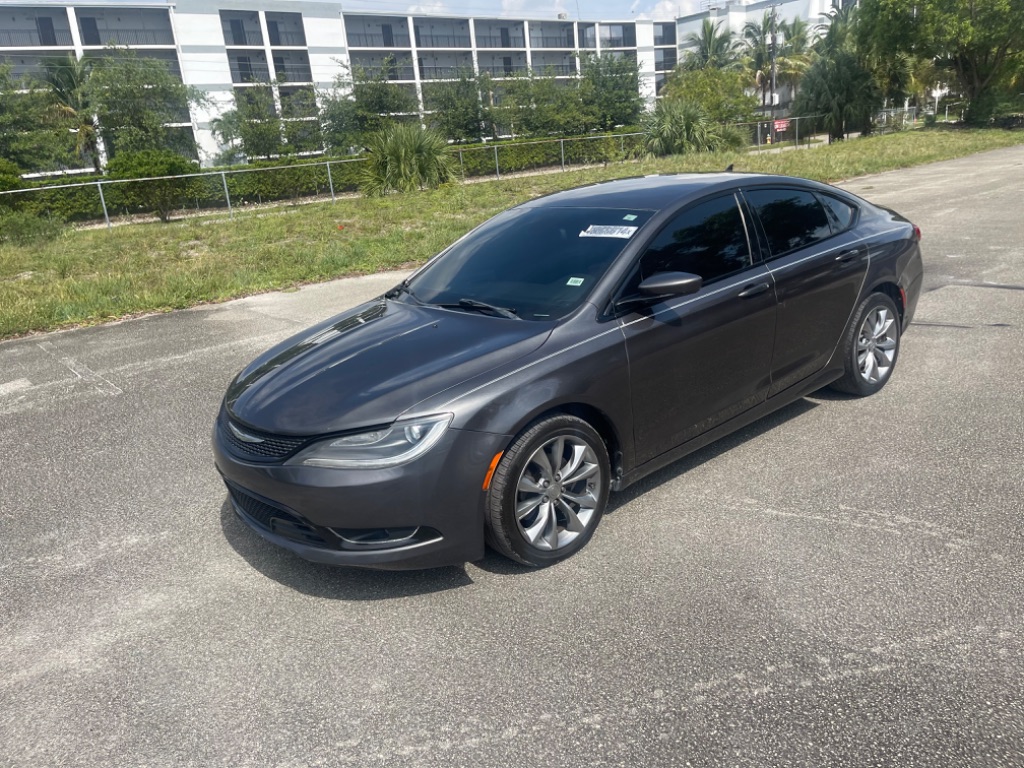 2016 Chrysler 200 S photo