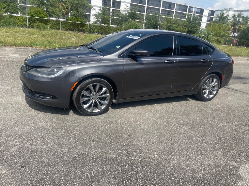2016 Chrysler 200 S photo