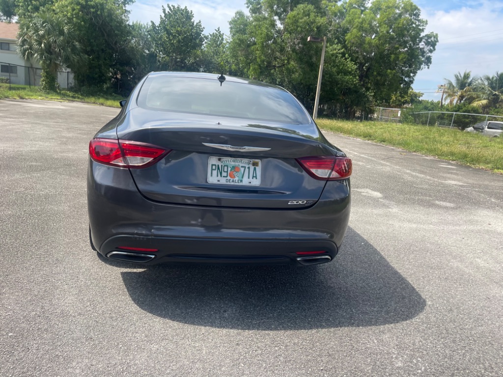 2016 Chrysler 200 S photo