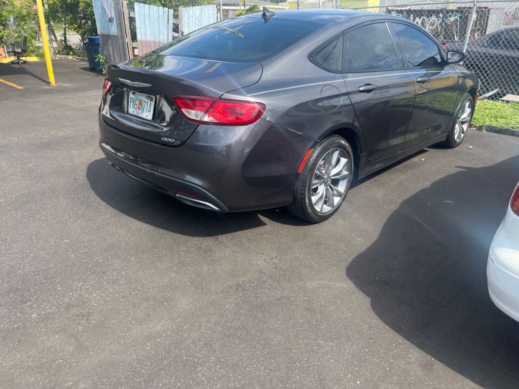 2016 Chrysler 200 S photo