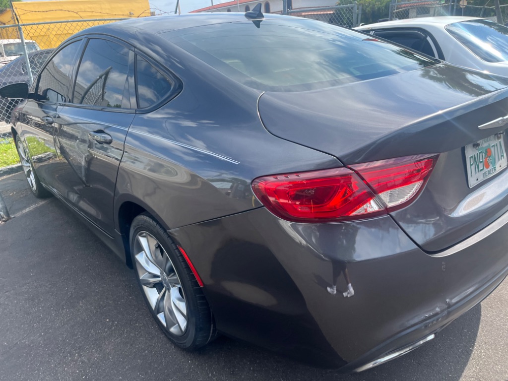 2016 Chrysler 200 S photo