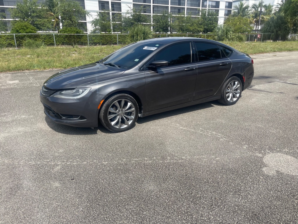 2016 Chrysler 200 S photo