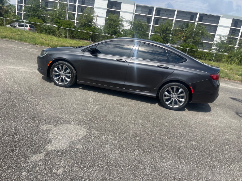 2016 Chrysler 200 S photo