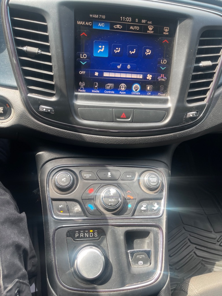2016 Chrysler 200 S photo