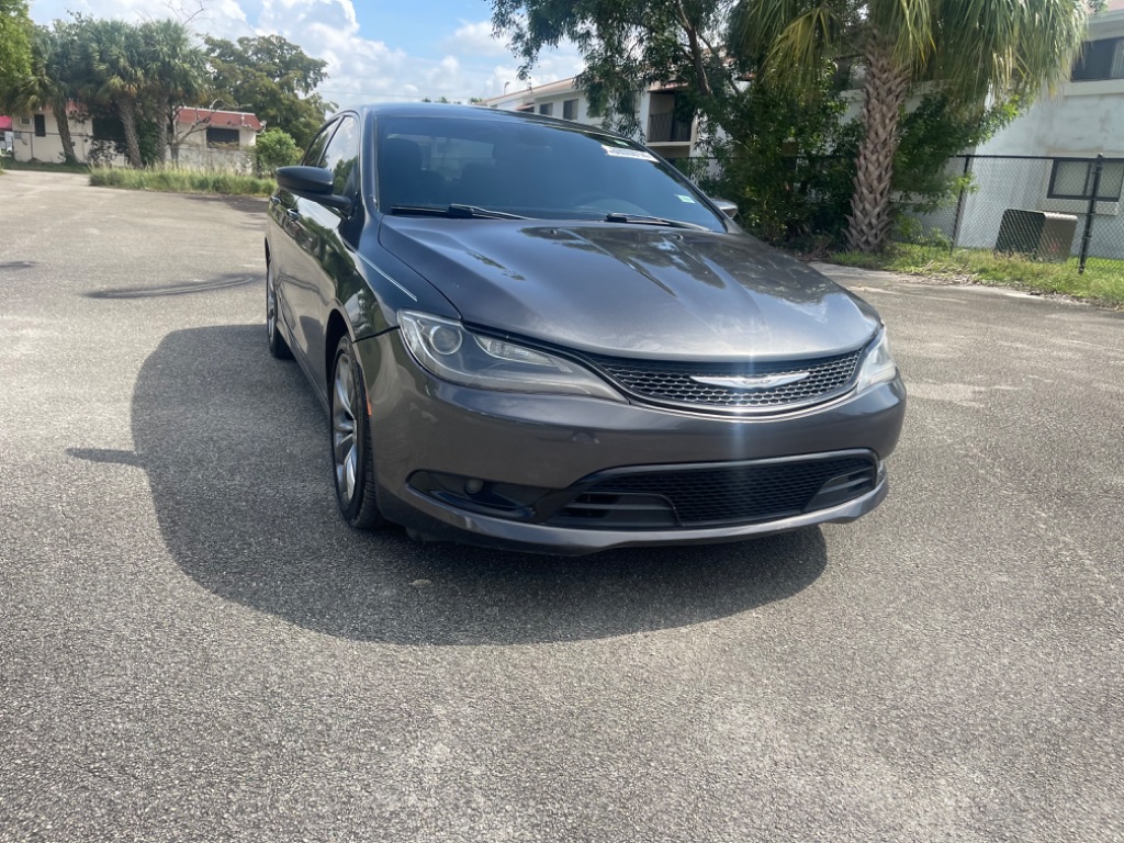 2016 Chrysler 200 S photo