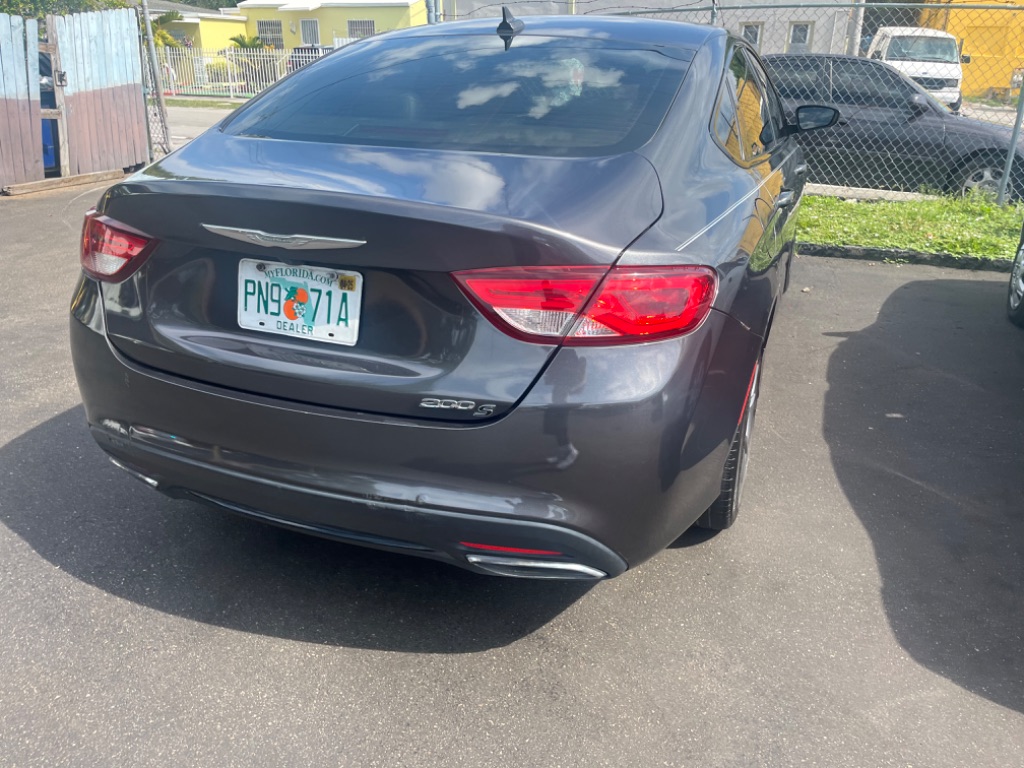 2016 Chrysler 200 S photo