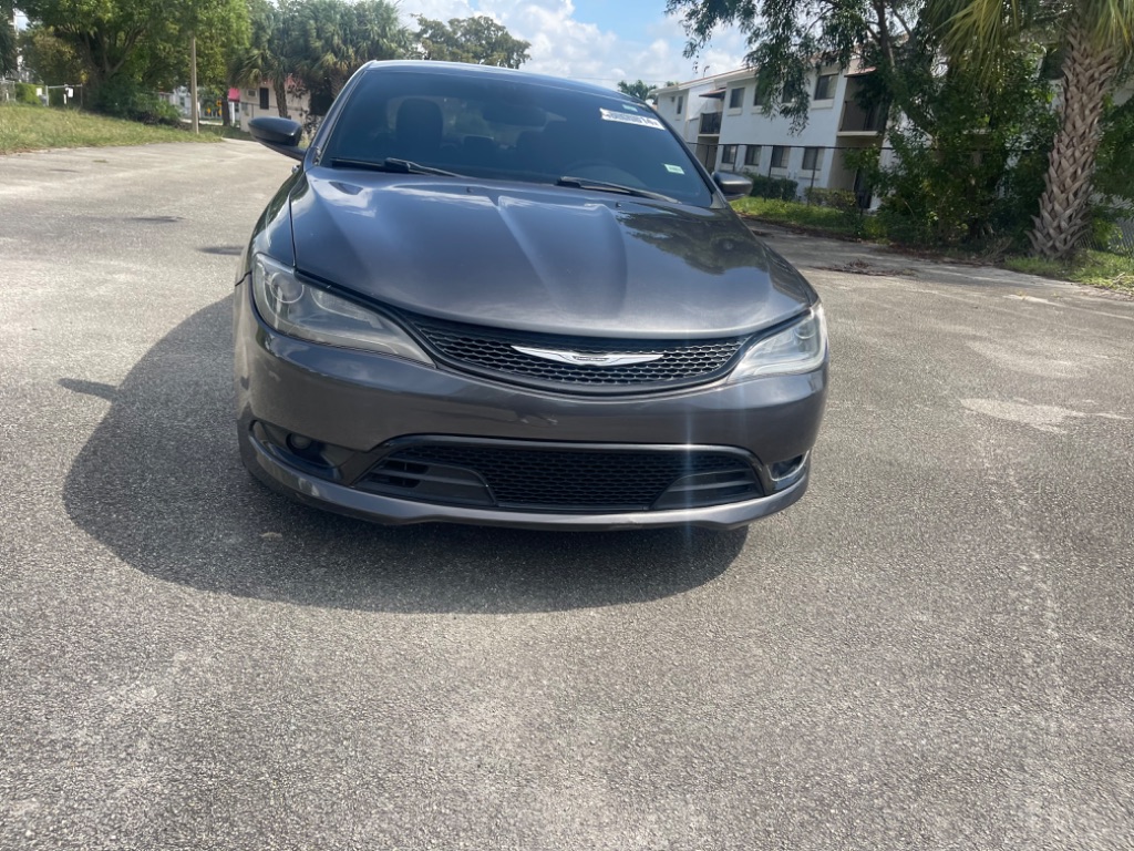 2016 Chrysler 200 S photo
