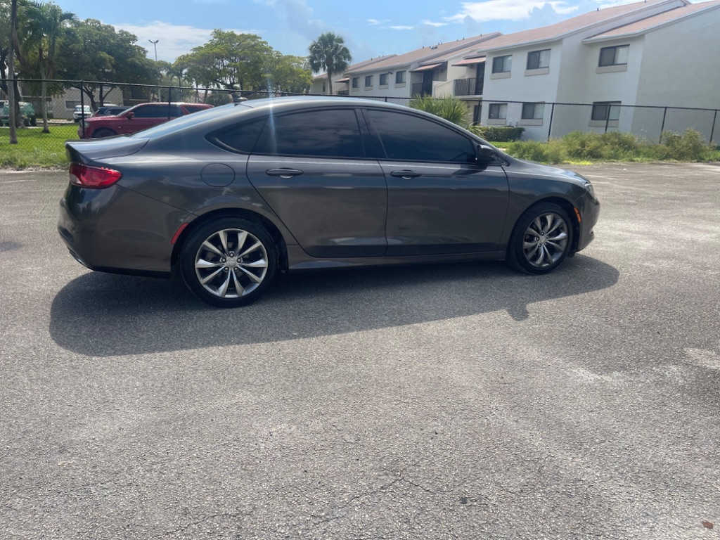 2016 Chrysler 200 S photo
