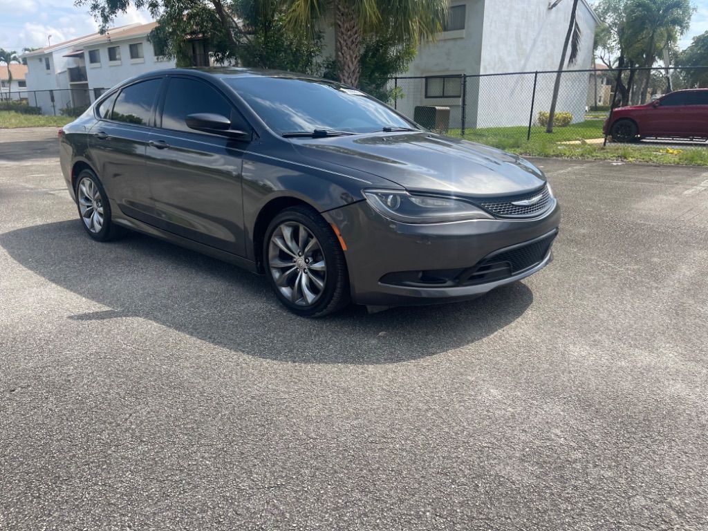 2016 Chrysler 200 S photo