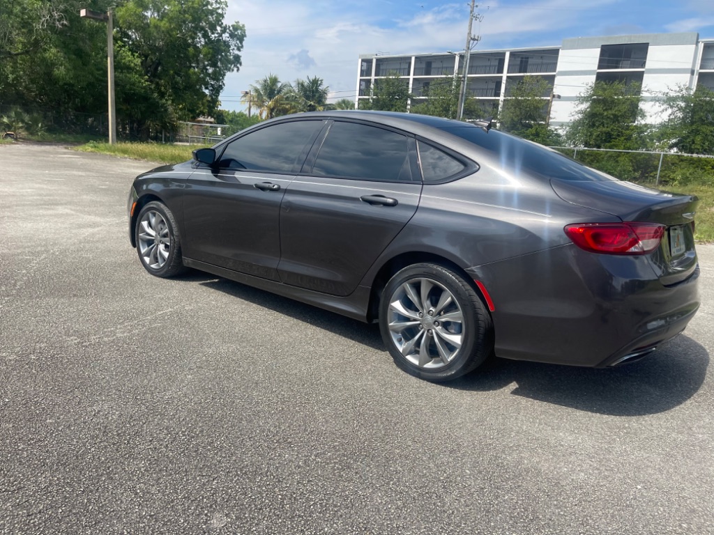 2016 Chrysler 200 S photo