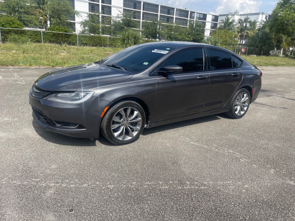 2016 Chrysler 200 S photo