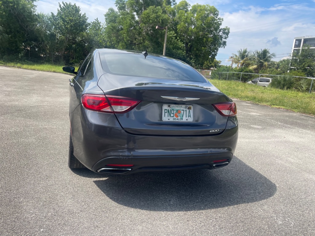 2016 Chrysler 200 S photo
