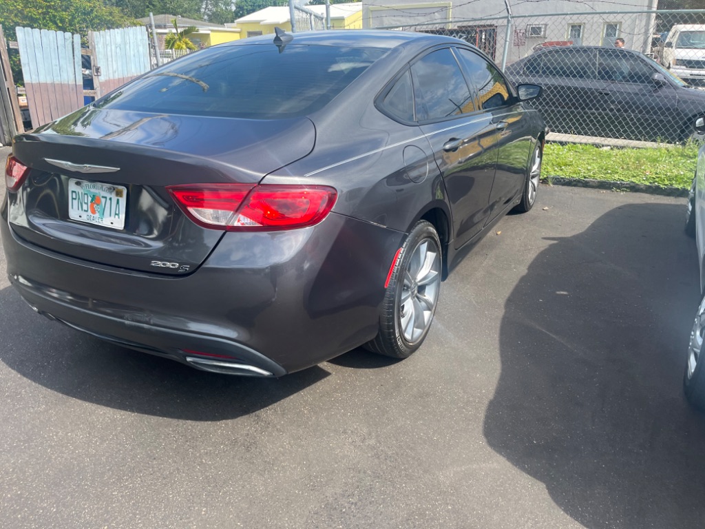 2016 Chrysler 200 S photo