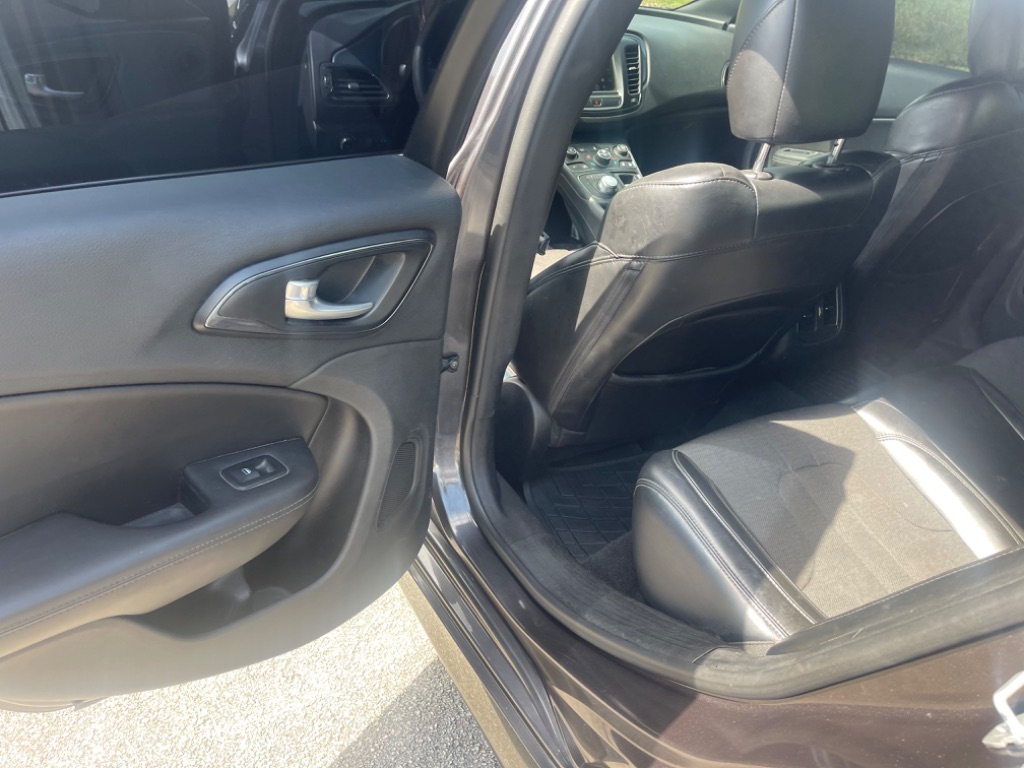 2016 Chrysler 200 S photo