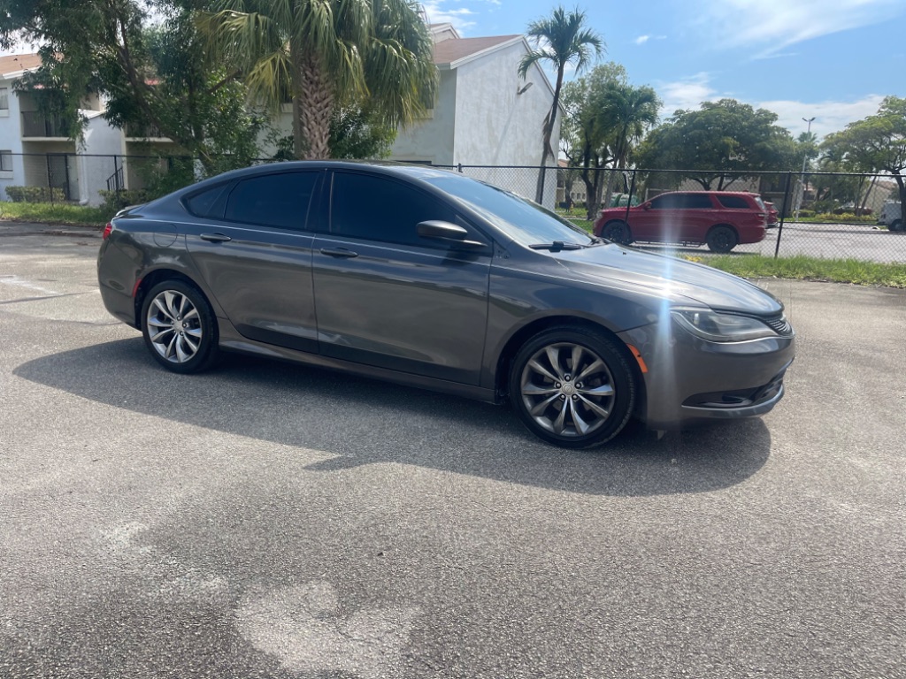 2016 Chrysler 200 S photo