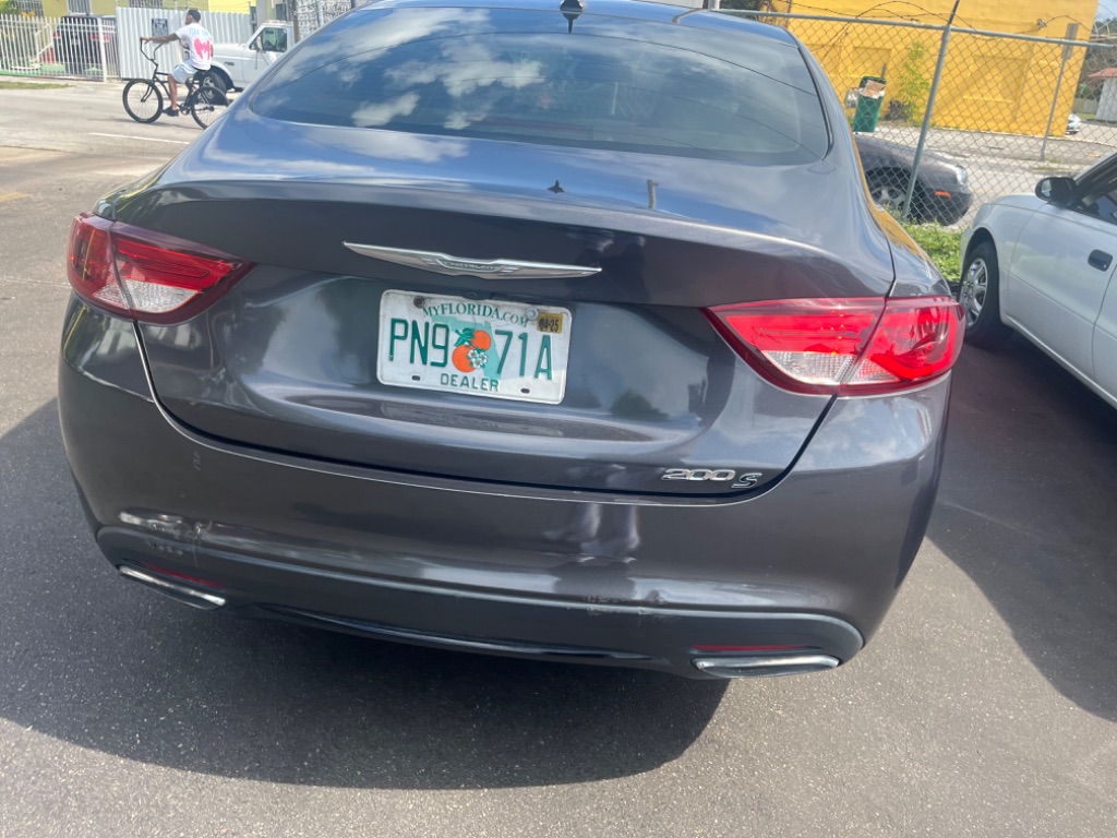 2016 Chrysler 200 S photo