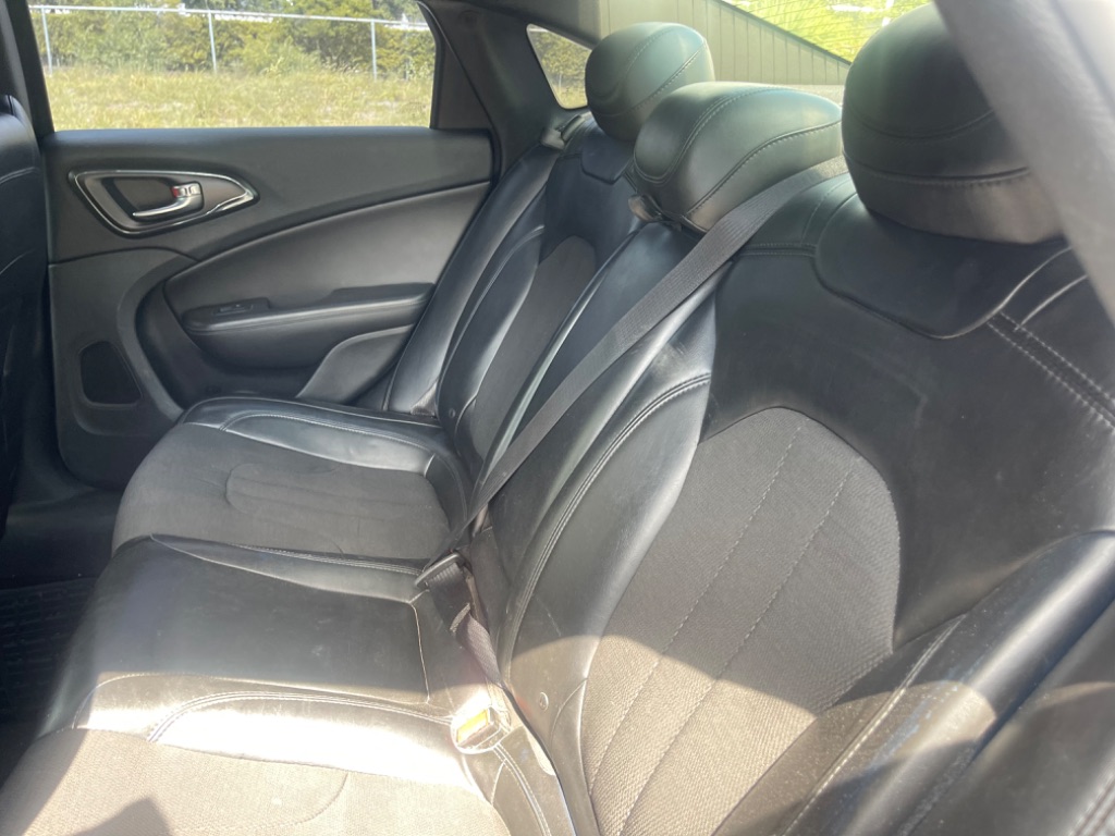 2016 Chrysler 200 S photo