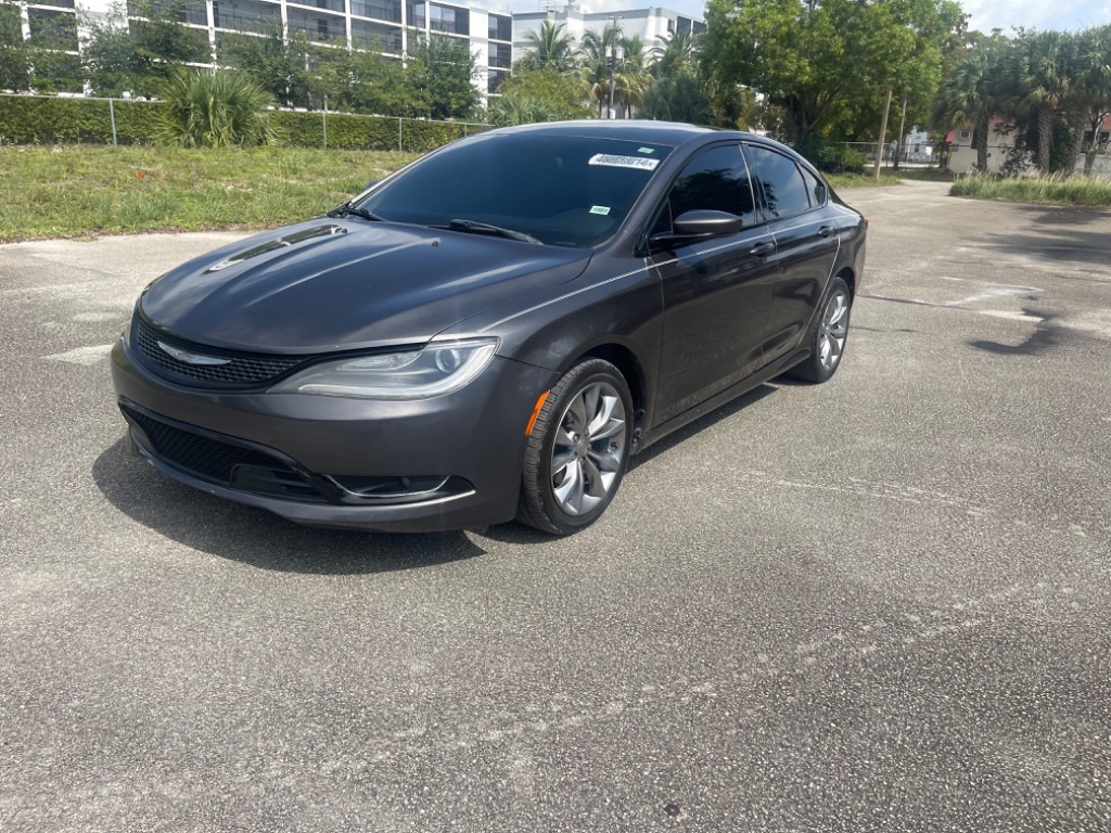 2016 Chrysler 200 S photo