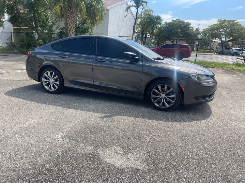 2016 Chrysler 200 S photo