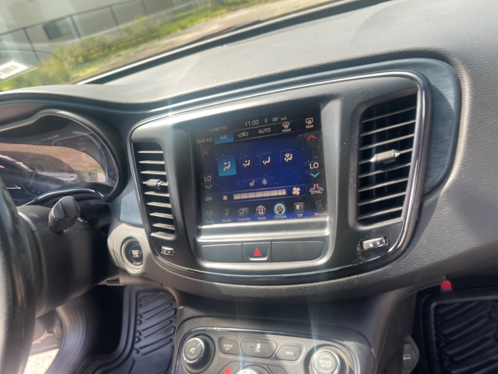2016 Chrysler 200 S photo