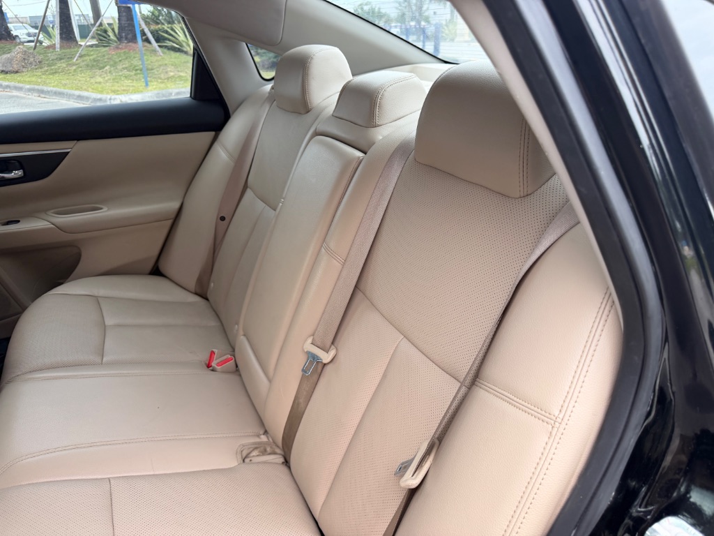 2017 Nissan Altima - $5,500